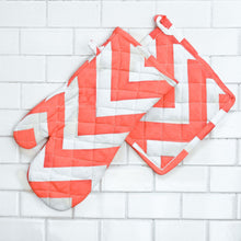 Load image into Gallery viewer, Chevron Cotton Oven Mitt / Pot Holder Set 4 Pack (8 Colors)