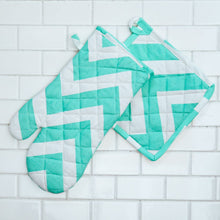 Load image into Gallery viewer, Chevron Cotton Oven Mitt / Pot Holder Set 4 Pack (8 Colors)