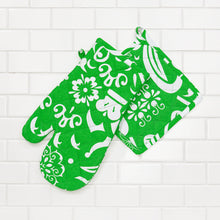 Load image into Gallery viewer, Vintage Royalty Cotton Oven Mitt / Pot Holder Set 4 Pack Latte & White