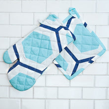 Load image into Gallery viewer, Honeycomb Cotton Oven Mitt / Pot Holder Set 4 Pack Light Blue & White