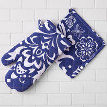 Load image into Gallery viewer, Vintage Royalty Cotton Oven Mitt / Pot Holder Set 4 Pack
